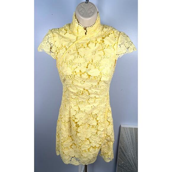 Pre-loved SAU LEE Lemon Yellow Rae Floral Sequin Lace Overlay Mini Dress Size 0 - Picture 3 of 8